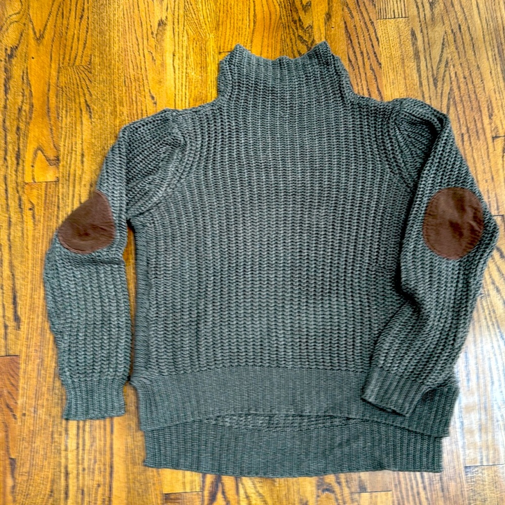 Beautiful olive green sweater size M by RD Style in excellent condition